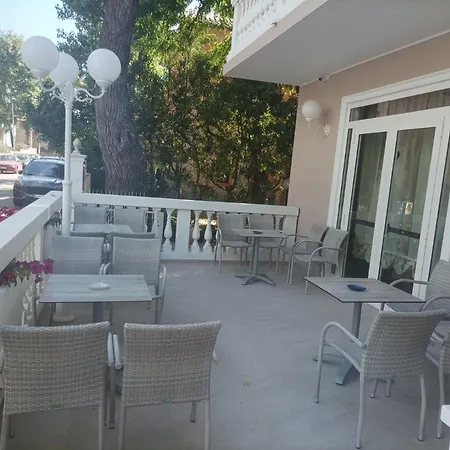 Amica 2* ريميني